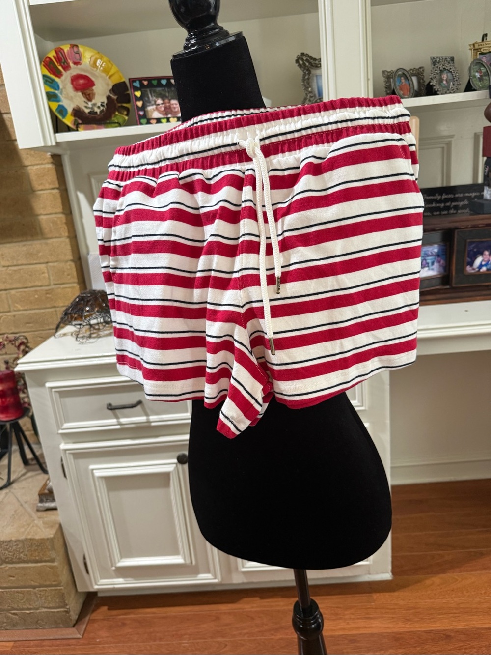 Women’s HIGH RISE Drawstring pull on shorts red / navy STRIPED
